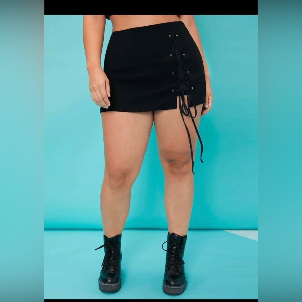 Black skort